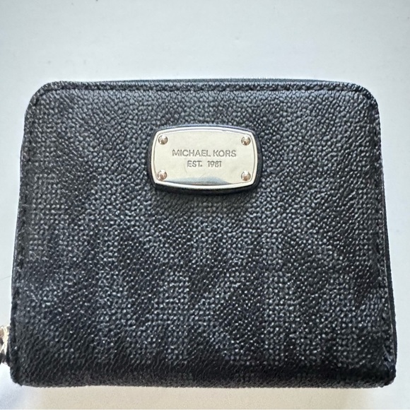 Michael Kors Black Logo Zip Around Leather Wallet - Picture 2 of 12